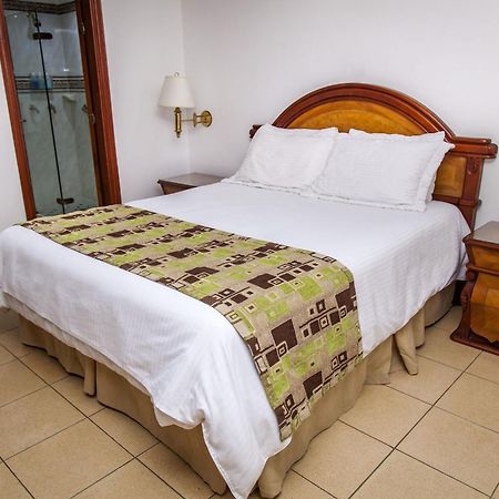 מדיין Hotel Casa Laureles מראה חיצוני תמונה