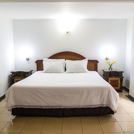 מדיין Hotel Casa Laureles מראה חיצוני תמונה