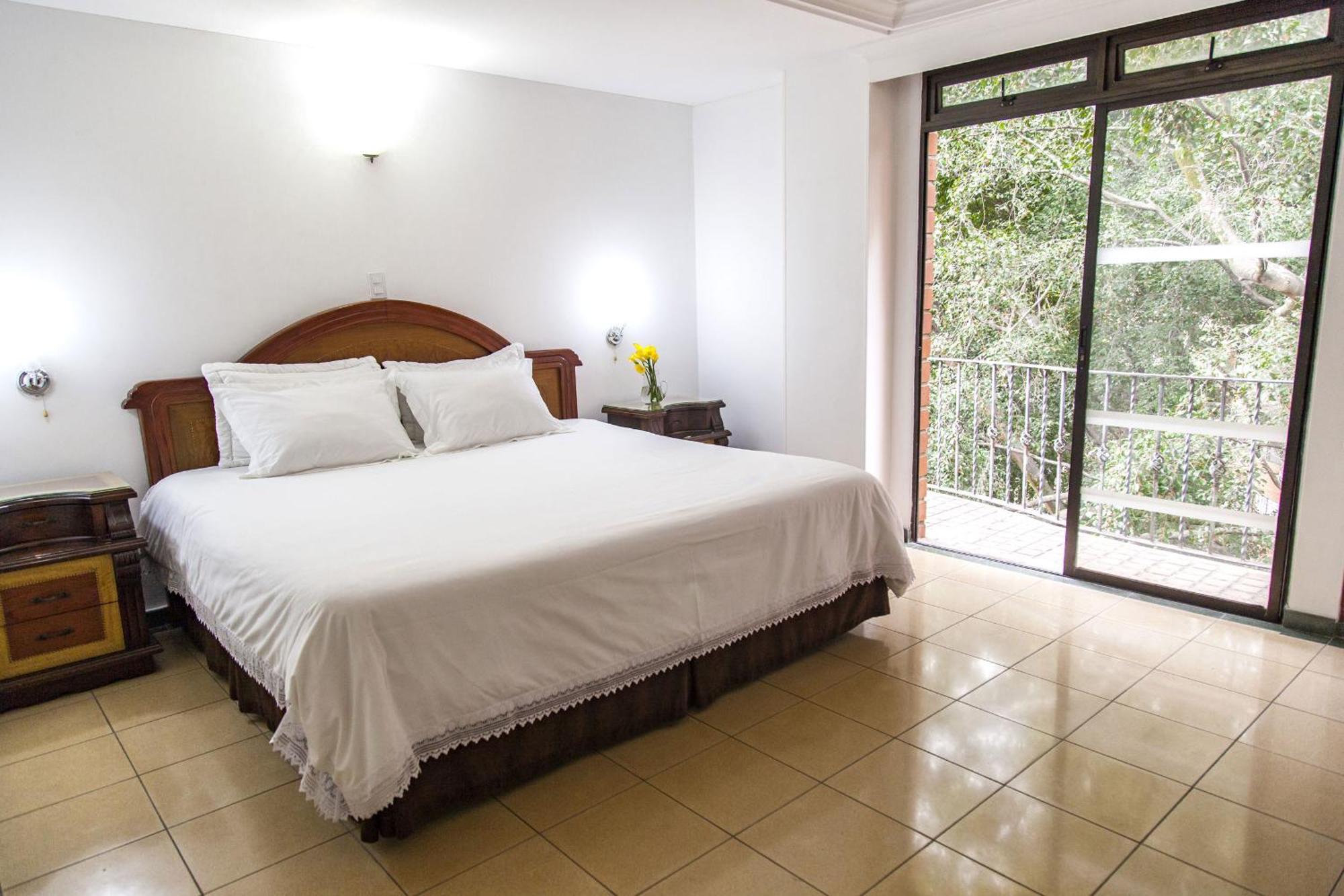 מדיין Hotel Casa Laureles מראה חיצוני תמונה